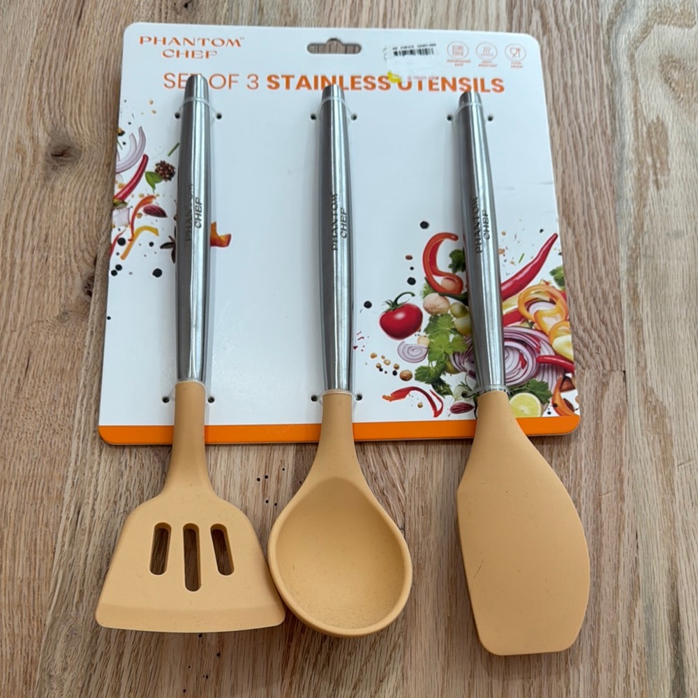 NWT 3-PIECE STAINLESS STEEL/SILICONE UTENSIL‎ SET Apricot Tan